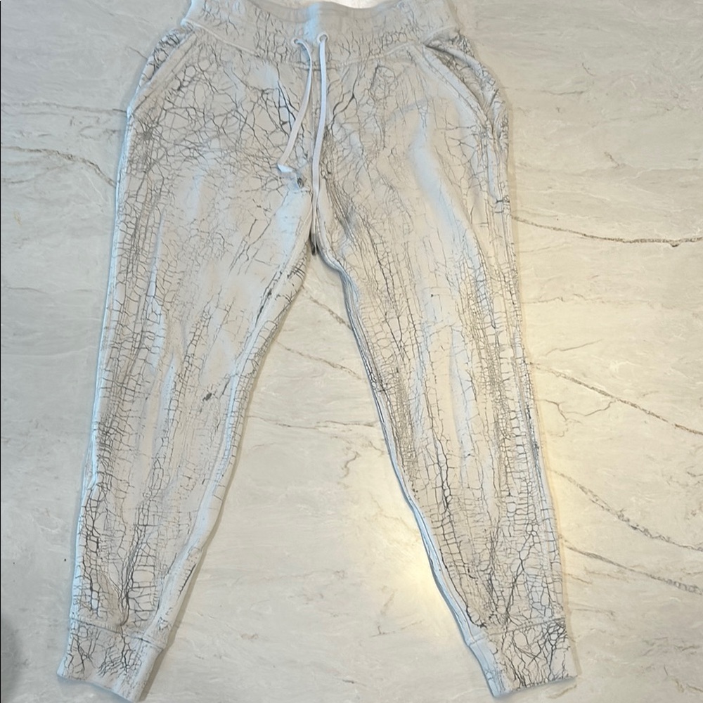 LULULEMON Gray Crackle Pattern Joggers